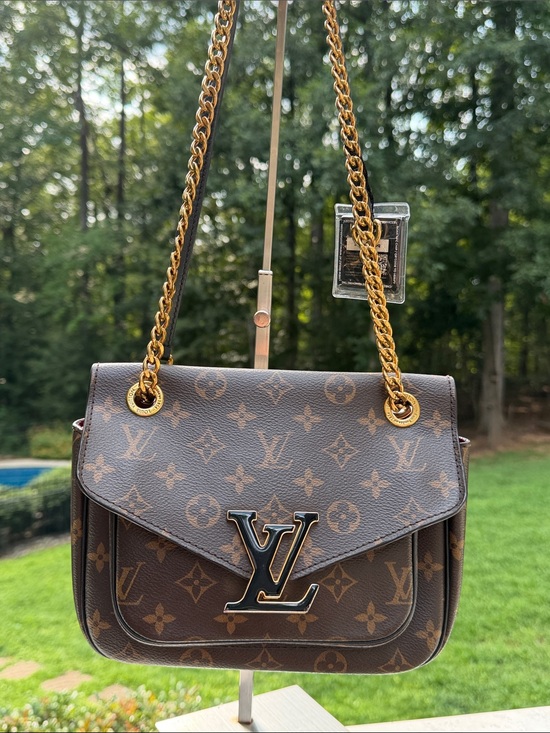 Louis Vuitton Handbags - Louis Vuitton Passy Handbag worn Shoulder or Crossbody Gorgeous Condition